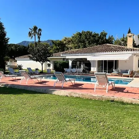 Villa Scenic With Private Pool - Sleeps 8