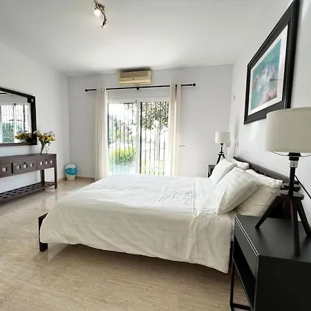 Villa Scenic With Private Pool - Sleeps 8